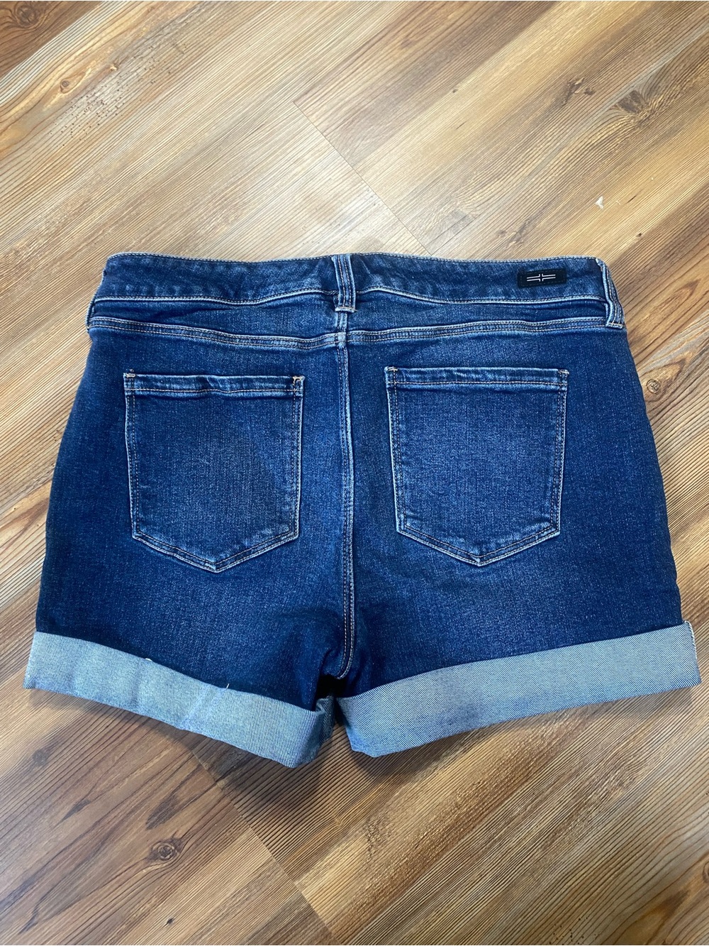 4/$16 Liverpool Jean Shorts - Picture 4 of 10